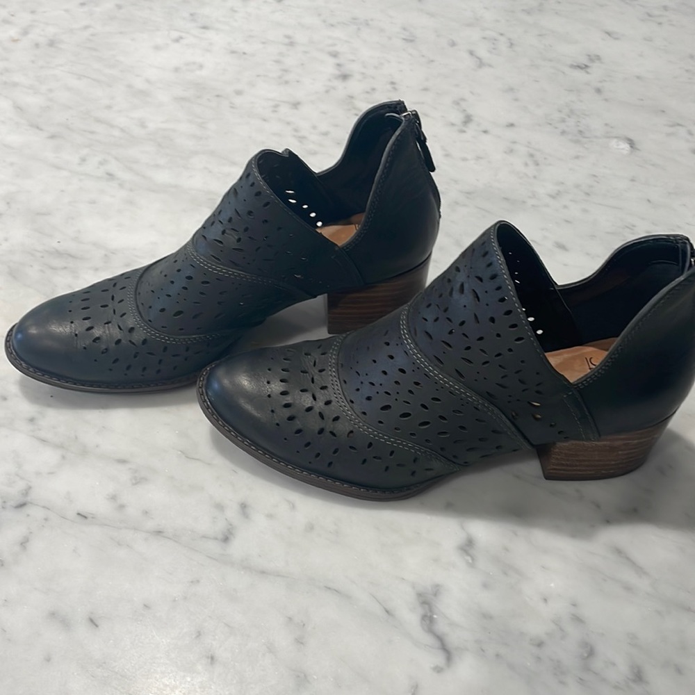 Wyoming Laser Cut Out Ankle Boot 8M